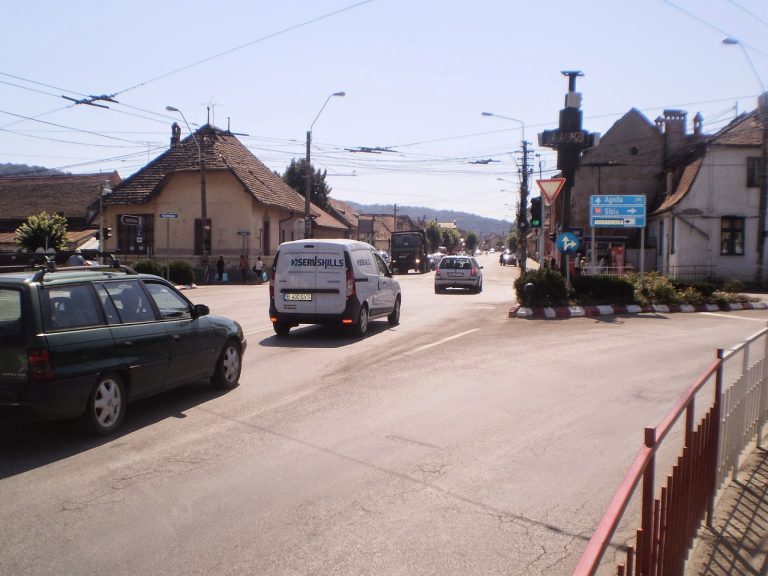 Reguli noi de circulație în intersecția de la Podul CFR din Mediaș