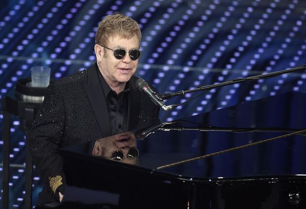 Un tânăr de 19 ani plănuia un atentat la concertul lui Elton John