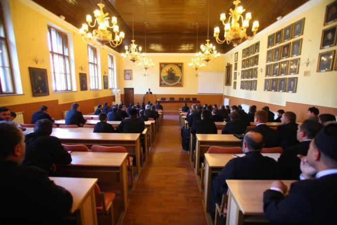 Cursuri pentru obtinerea gradelor profesionale în preoție, la Sibiu