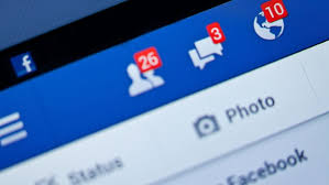 Și-a dat în judecată părinții pentru poze pe Facebook