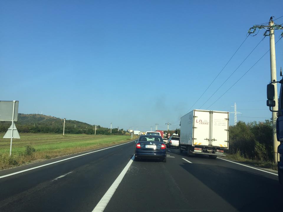 UPDATE: Peste 100 de TIR-uri blocheaza traficul pe DN 1
