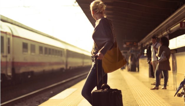 Autorităţile de la Bruxelles vor să le ofere vacanţe gratuite tinerilor care împlinesc 18 ani