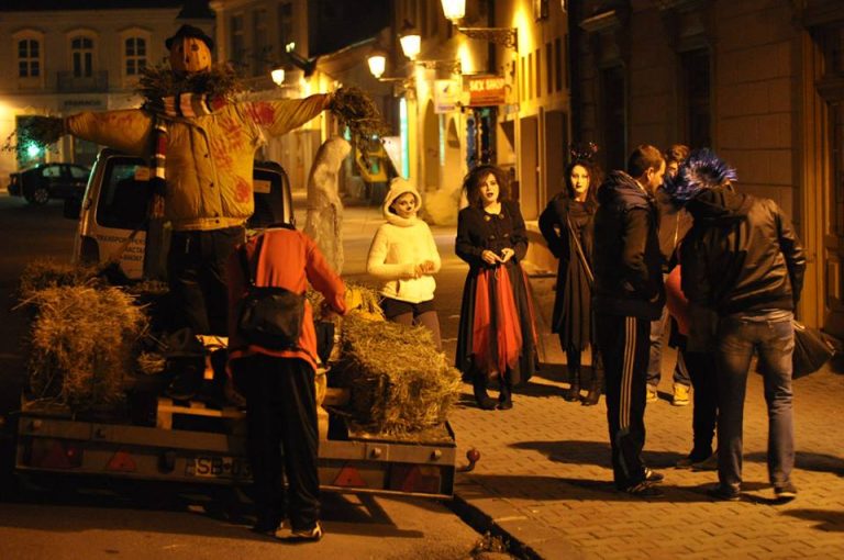 Petrecere în weekend: „Caravana Măștilor” de Halloween