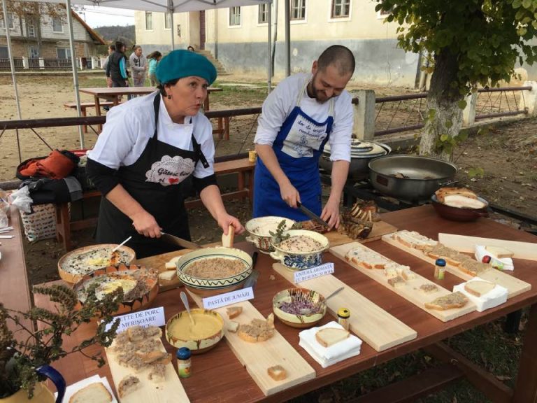 GALERIE FOTO – Festivalul Porcului de Bazna merge mai departe