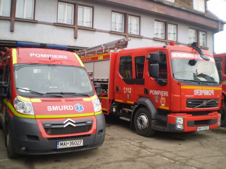 ISU Sibiu a intervenit simultan la stingerea a două incendii