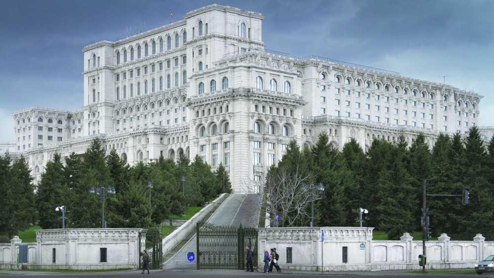 Opt actuali parlamentari candidează din nou