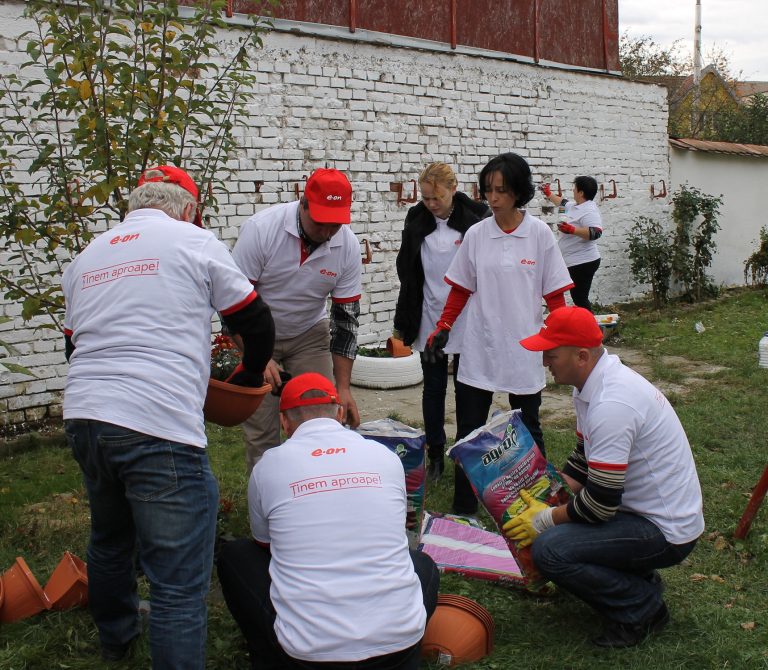 Angajații E ON Gaz Sibiu, acțiune de voluntariat la Grădinița 7
