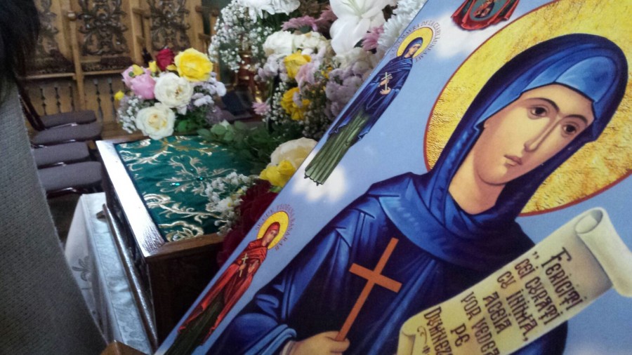 Veșmântul Sfintei Parascheva a ajuns la o biserică din Sibiu