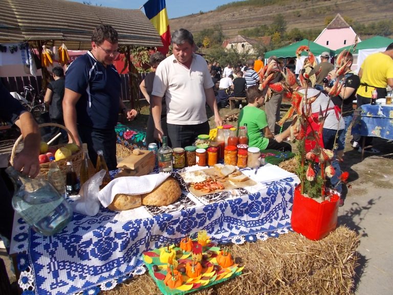 GALERIE FOTO – Petrecere de zile mari la Tîrnava