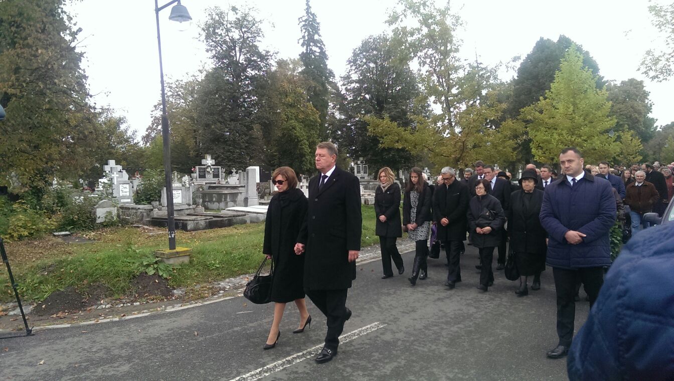Presedintele Iohannis, la inmormantarea soacrei sale in Cimitirul Municipal Sibiu