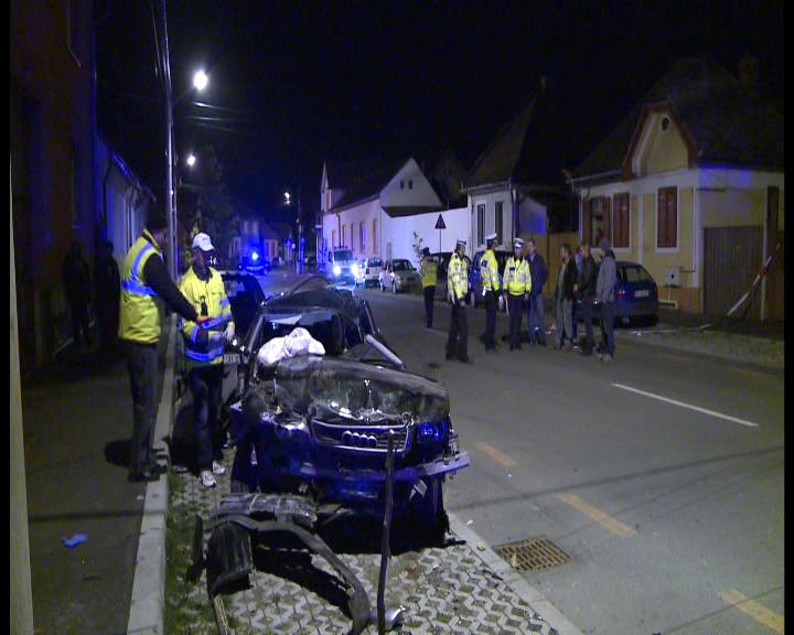FOTO: Accident teribil pe strada Magheranului, un tanar a murit iar alti doi au fost raniti