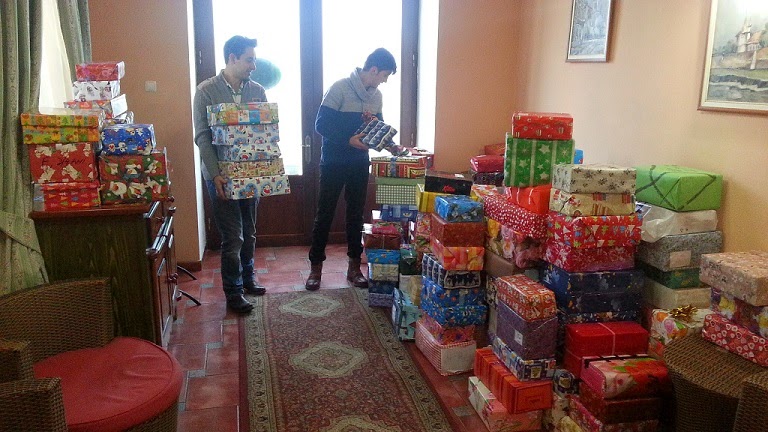 Vrei să faci un copil fericit? Pune un cadou în cutia de pantofi