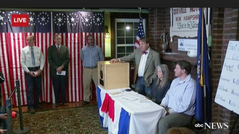Clinton a câştigat alegerile în prima localitate care a votat în SUA