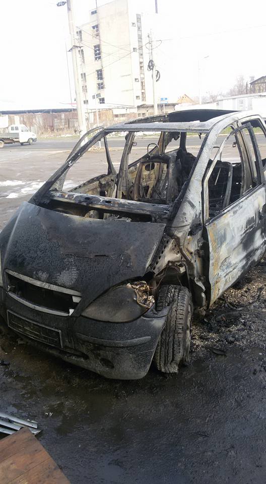 GALERIE FOTO – Autoturism distrus de un incendiu