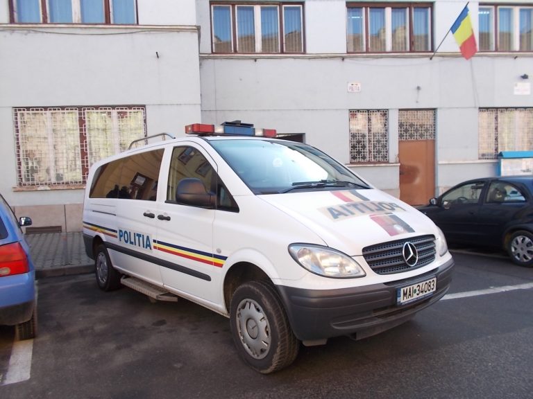 4 percheziții domiciliare: Polițiștii au ridicat arme și zeci de cartușe