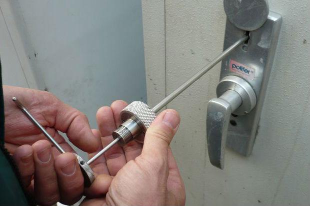 Cuprul i-a „făcut cu ochiul”: a furat țevi și componente de la instalațiile de încălzire