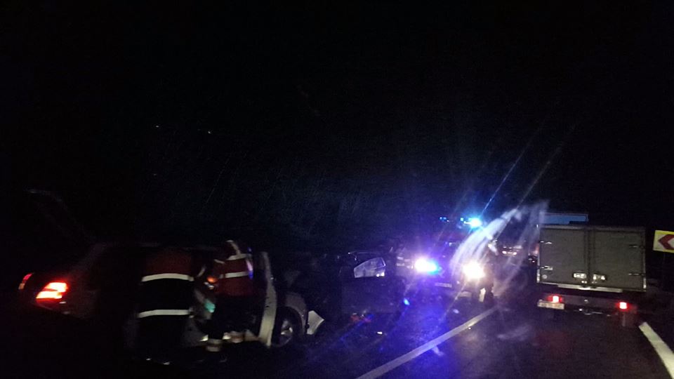 Accident grav pe Valea Oltului, trei oameni au fost răniţi
