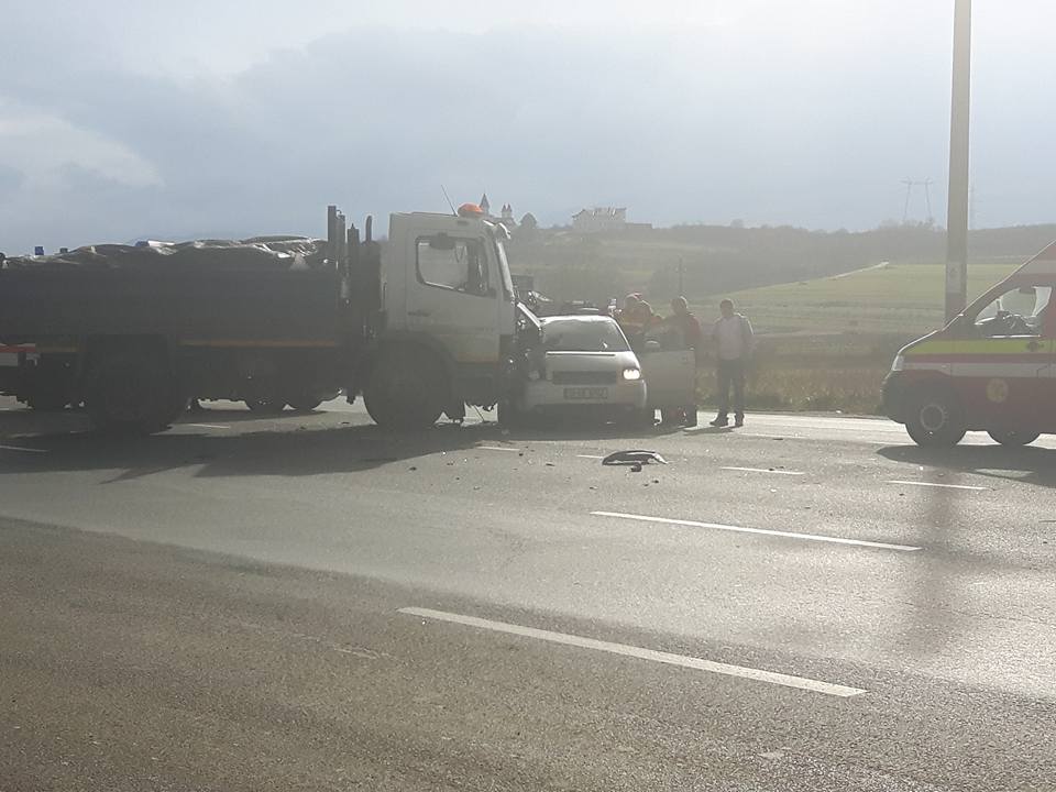 Accident grav la Veştem, o persoană încarcerată