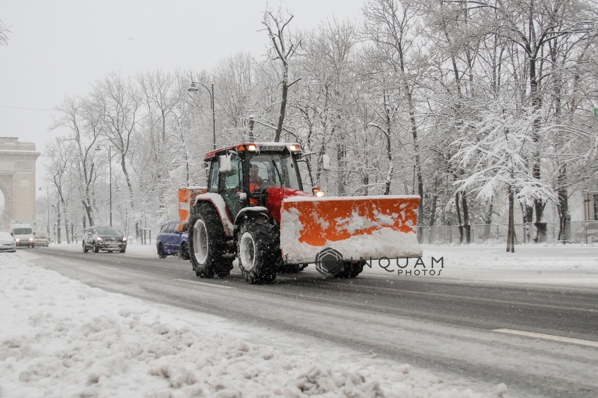 Trafic în condiţii de iarnă pe Autostrada A1, Sibiu – Deva, unde ninge abundent