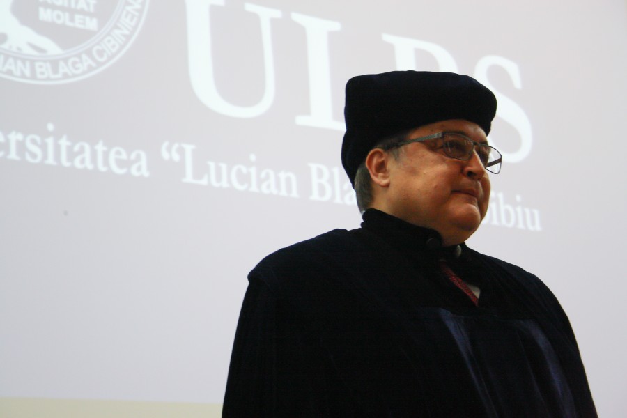 Emil Hurezeanu – întâi ambasador, acum Doctor Honoris Causa