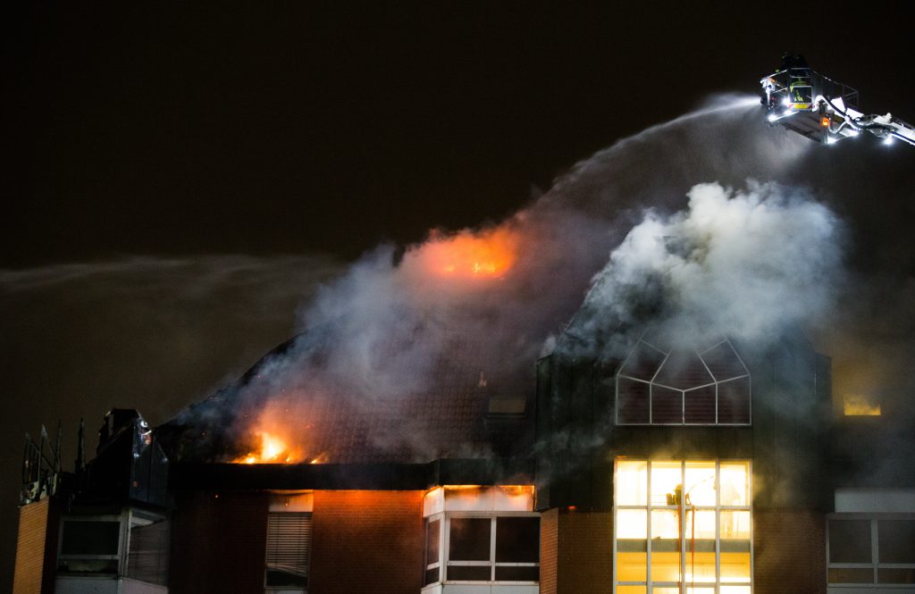 Incendiu într-un club cu peste 200 de tineri, în Ucraina