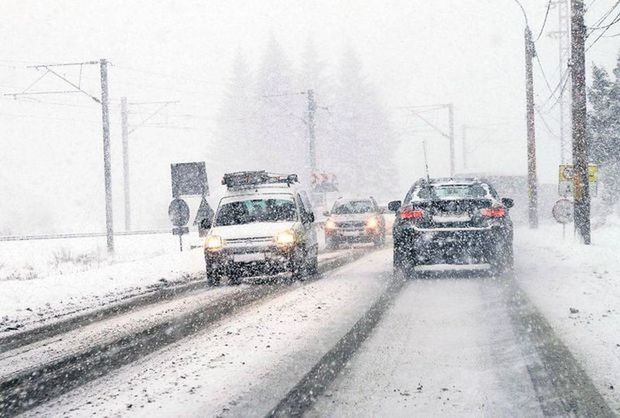 Drumuri blocate în nordul Moldovei, din cauza zăpezii
