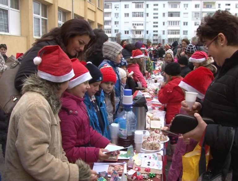 Târg de Crăciun pentru ajutorarea unei familii lovite de incendiu