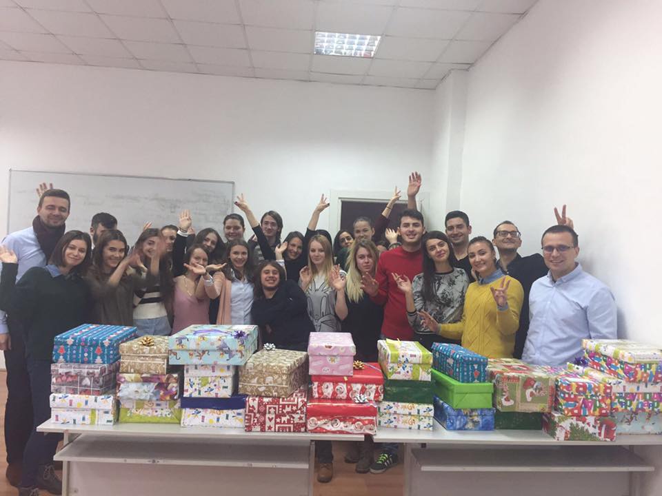 Studentii, implicati in Campania ShoeBox