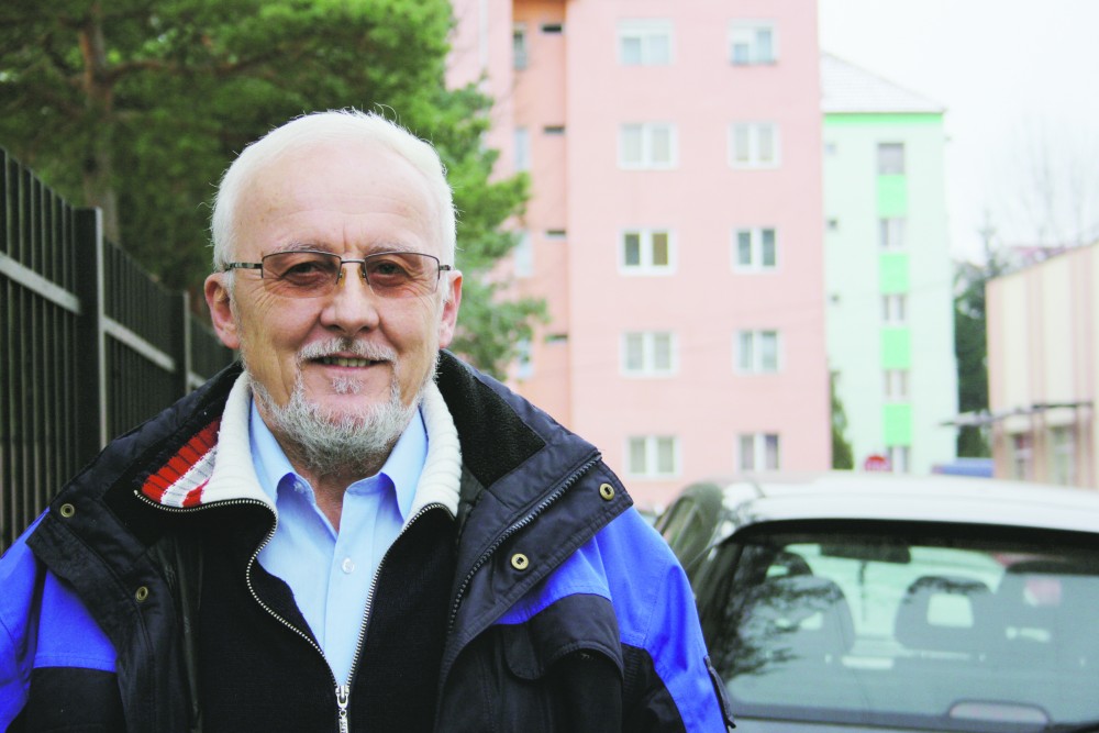 Student la 63 de ani – cafele cu colegii, râsete și multă școală
