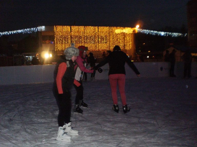 Astăzi se deschide patinoarul din centrul istoric