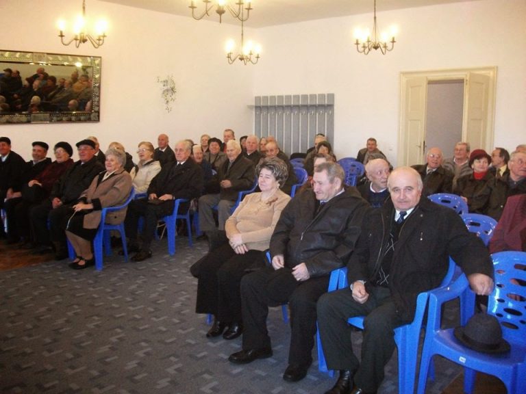 Sute de persoane vor fi premiate în luna decembrie