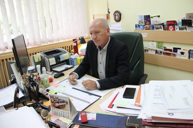 Profesor: Dacă aplicăm acest ordin de ministru, copiii îşi vor dubla cantitatea de teme