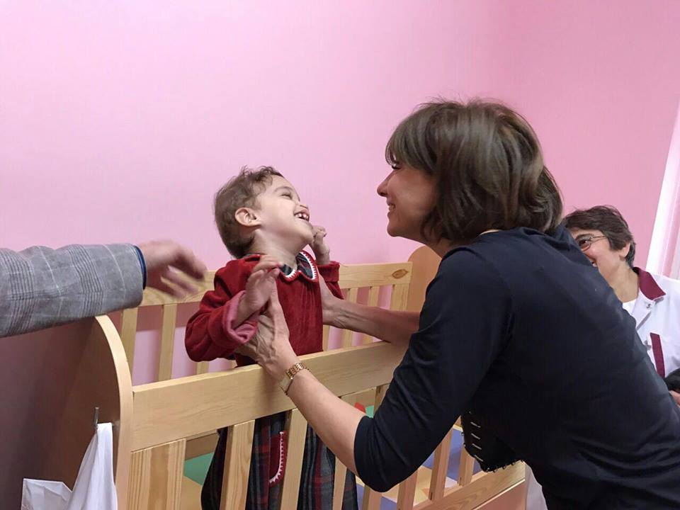 FOTO: Carmen Iohannis a fost din nou Moş Crăciun