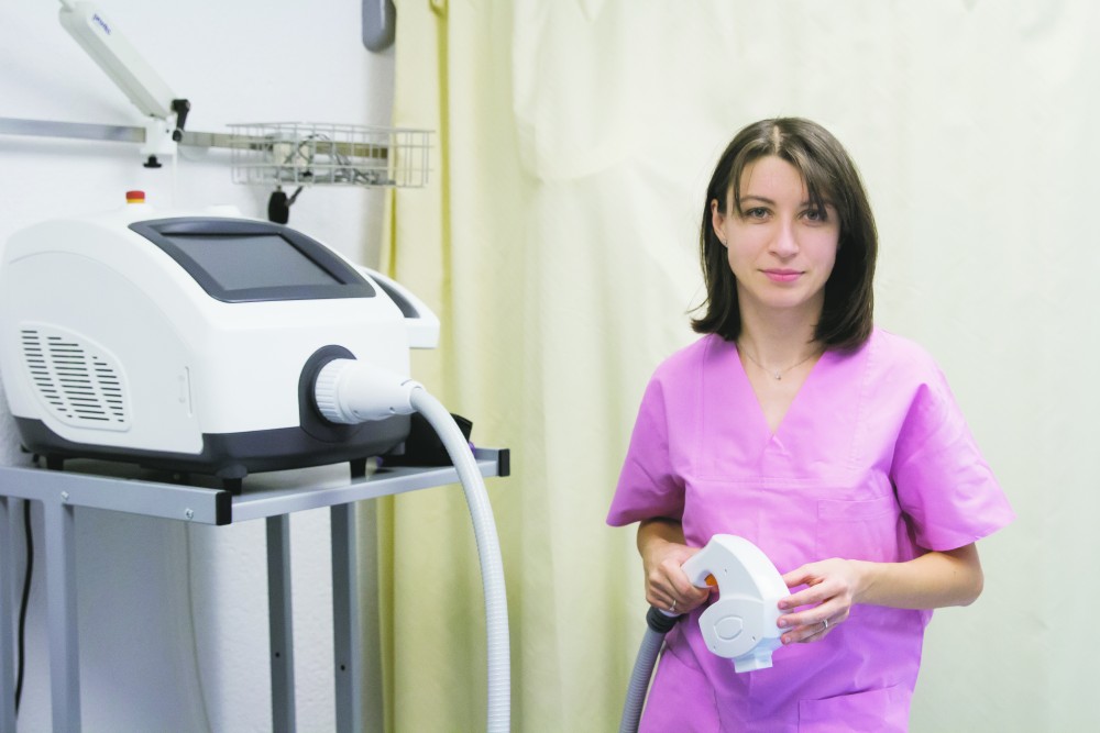 Dr. Corina Barna – Proceduri estetice, în cabinetul de dermatologie