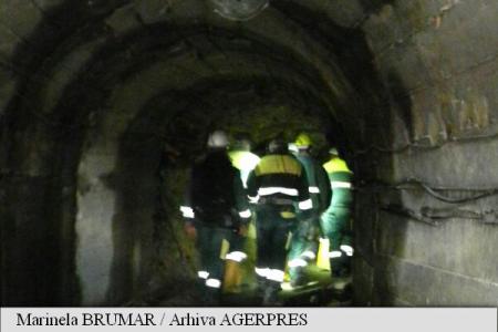 360 de oameni s-au autoblocat în subteran