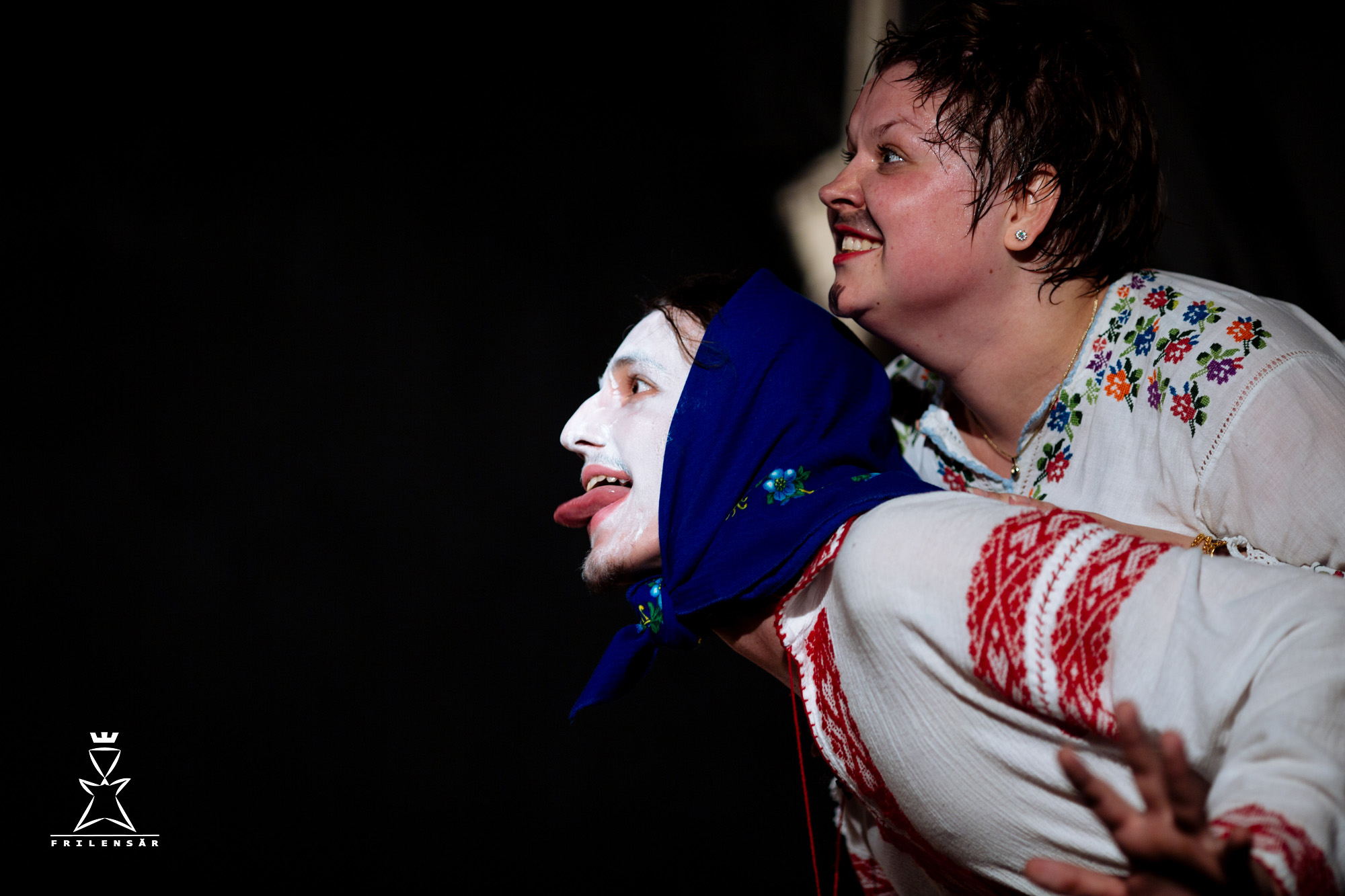 Elevii de liceu produc teatru!