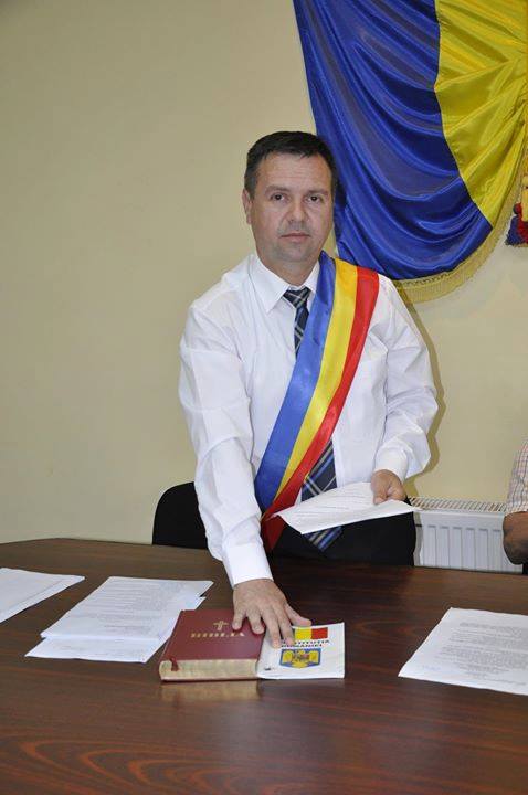 Primarul din Rasinari si-a postat raportul de activitate pe FacebooK