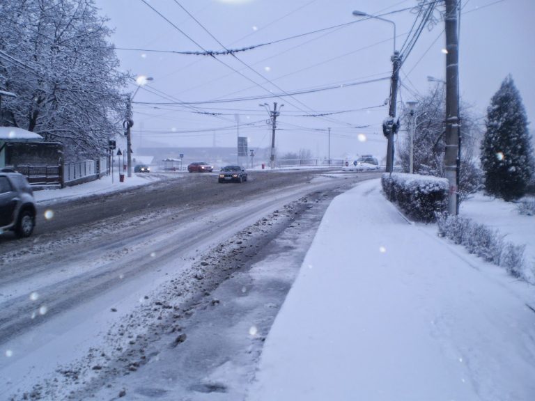 Avertizare meteo: ninsori și vânt puternic