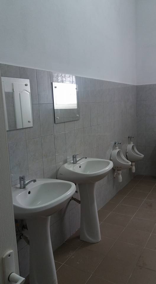 Baie socială la o școală gimnazială