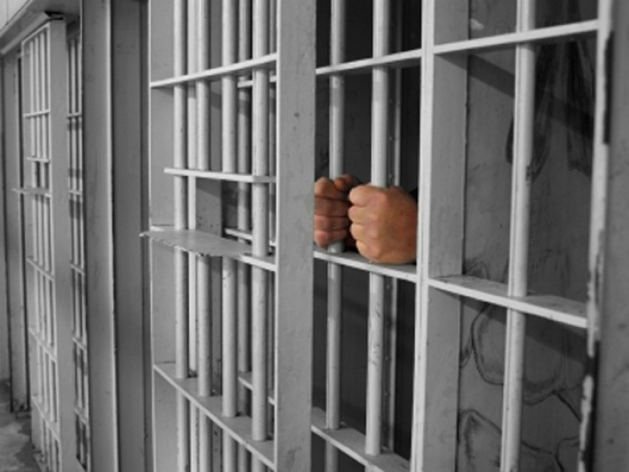 A furat bunuri alimentare din mai multe magazine din Sibiu