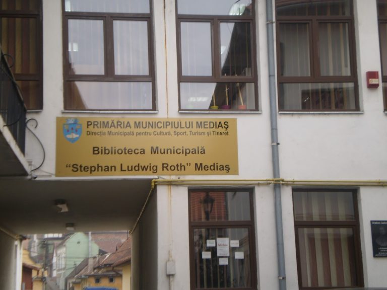 Peste 2.500 de cărți citite în 2016, la bibliotecă