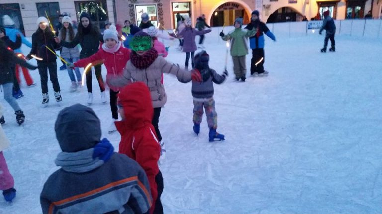 A venit zăpada și frigul și…s-a închis patinoarul