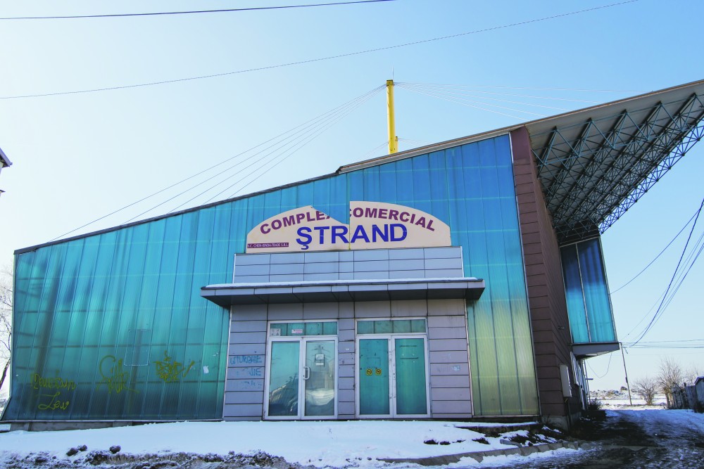 Piața din Ștrand devine depozit