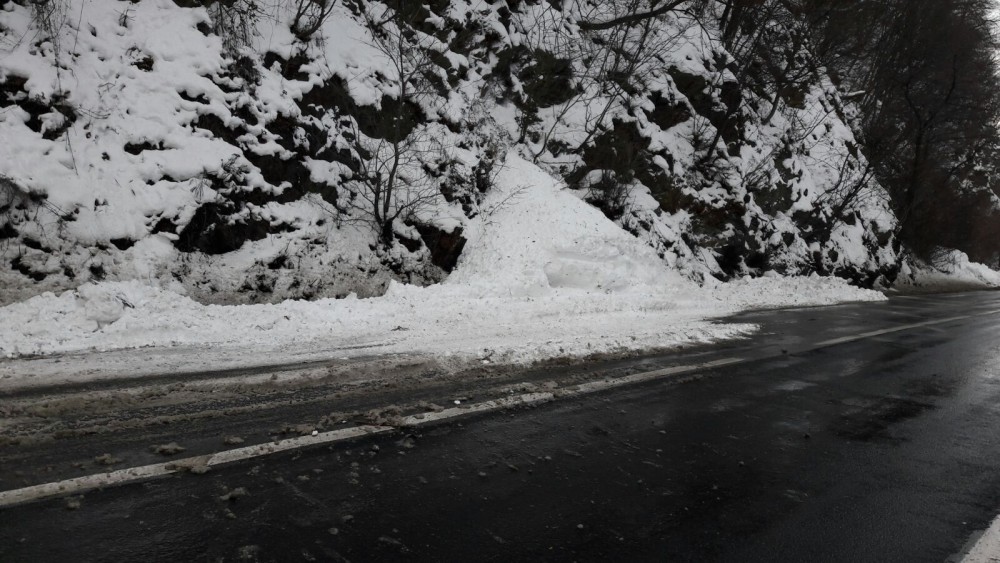 Caderi de zapada pe Valea Oltului. Trafic blocat