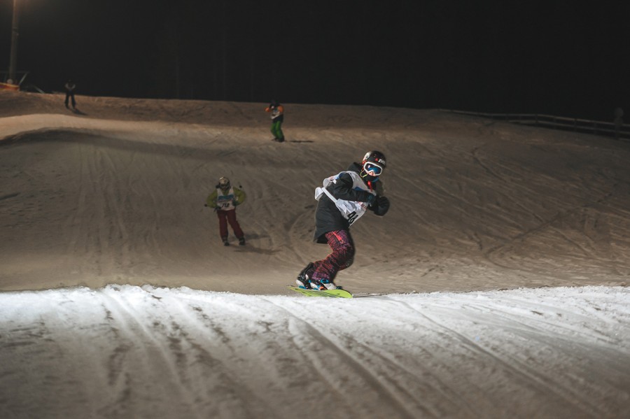 77 de schiori și snowboarderi, 6 ore pe pârtie