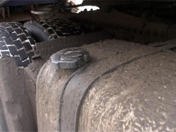 Au venit din Argeș să fure combustibil din mașini și catalizatoare auto din Șelimbăr