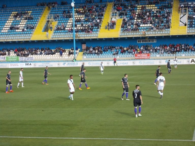 Gaz Metan reia lupta pentru play-off. Luni, cu ACS Poli Timișoara