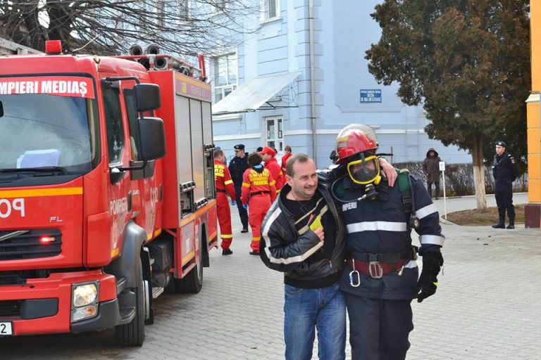 GALERIE FOTO – „Colet suspect” după un „incendiu puternic” la spital