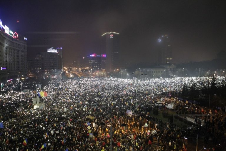 Protestul din Piaţa Victoriei s-a încheiat după 12 ore