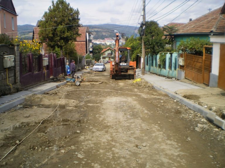 Zeci de mii de metri pătrați de covor asfaltic și plombe asfaltice, în 2017